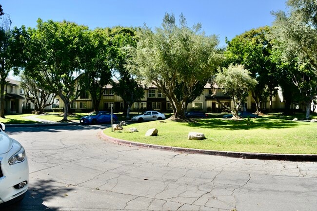 Building Photo - 9853 Karmont Ave