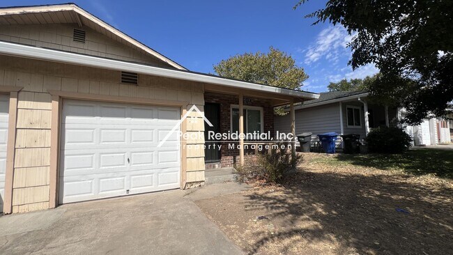 Foto del edificio - Spacious 2bd/1 ba Foothill Farms Duplex Wi...
