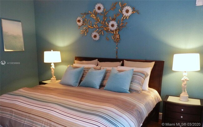 Foto del edificio - 326  Harrison St 101A Hollywood Fl 33019