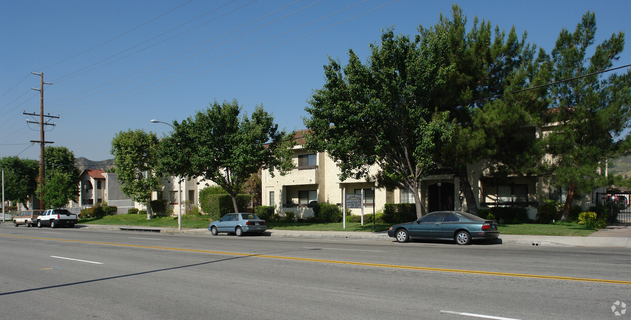 Building Photo - Castaic Lake Apartments