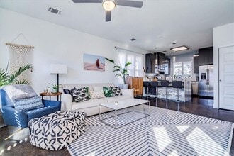 Building Photo - 1203 Cometa St
