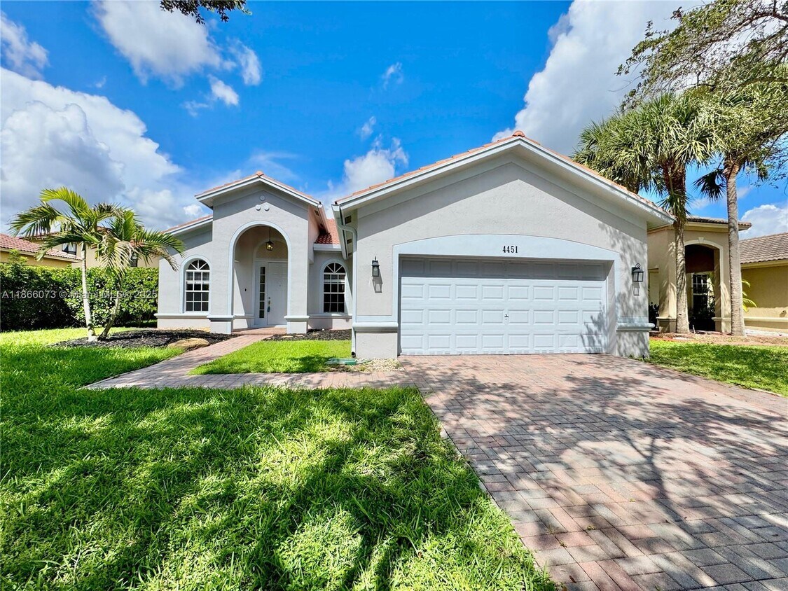 Foto principal - 4451 Laurel Pl