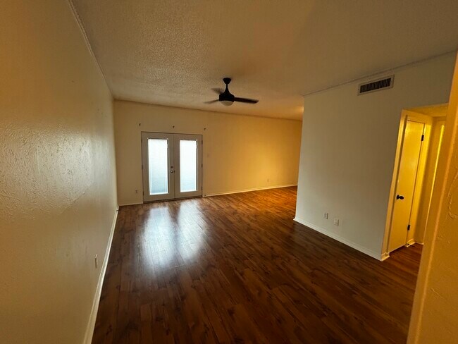 Foto del edificio - 4434 Harlanwood Dr
