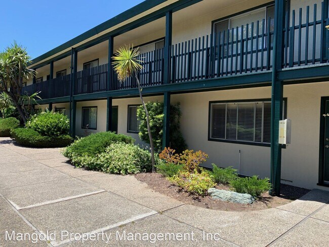 Building Photo - 666 Casanova Ave