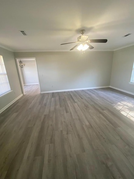 Building Photo - 213 Dahlia Dr