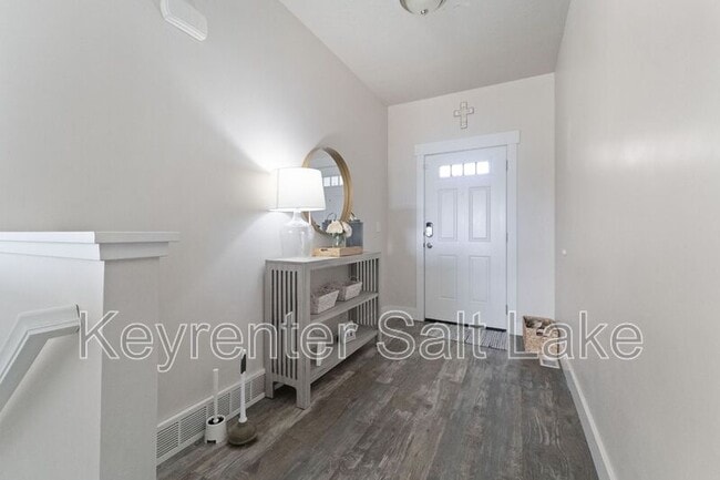 Building Photo - 6463 Maple Valley Cir
