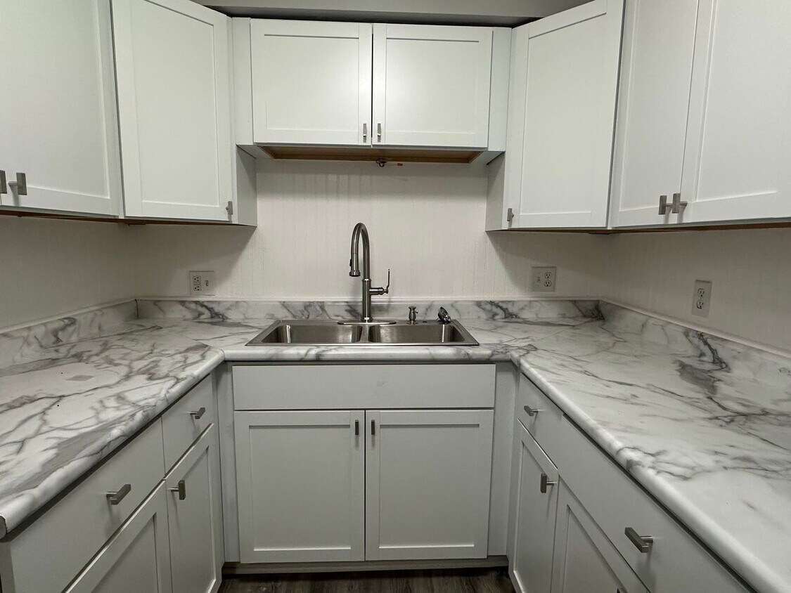 Primary Photo - 761 Englewood Ave