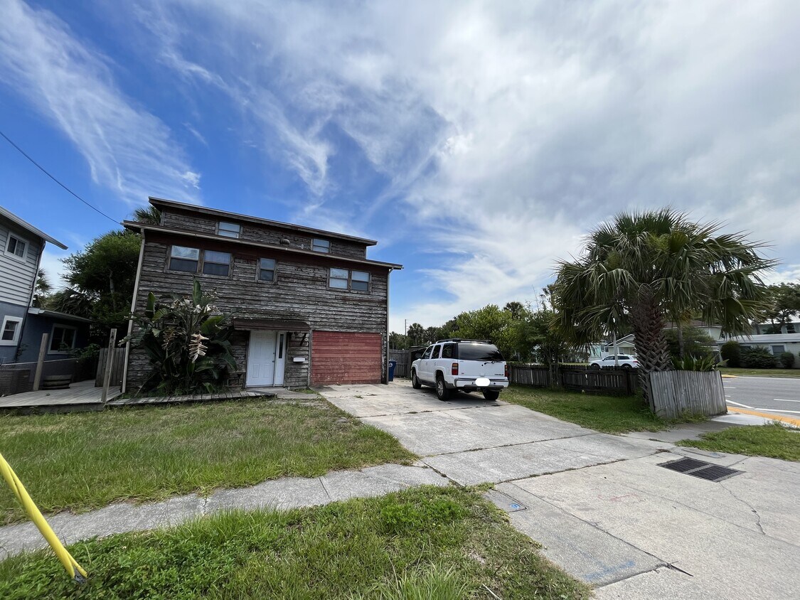 231 Hopkins St, Neptune Beach, FL 32266 Townhome Rentals in Neptune