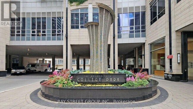 Photo du bâtiment - 761-761 Bay St.