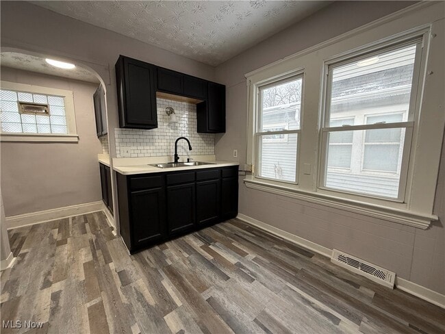 Foto del edificio - 4128 E 114th St