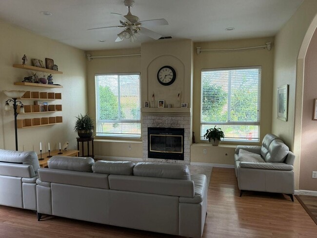 Building Photo - 5511 San Francisco Blvd