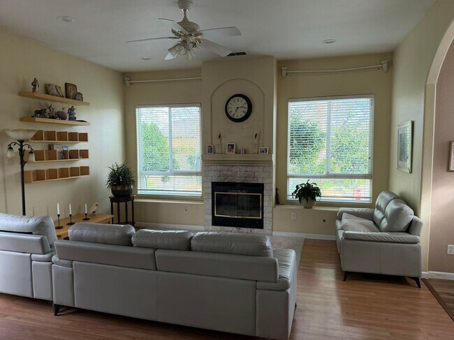 Photo - 5511 San Francisco Blvd Apartment