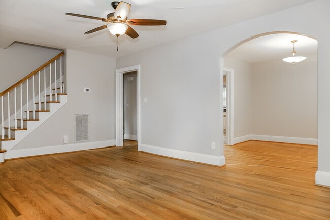 Building Photo - 305 S Mulberry St