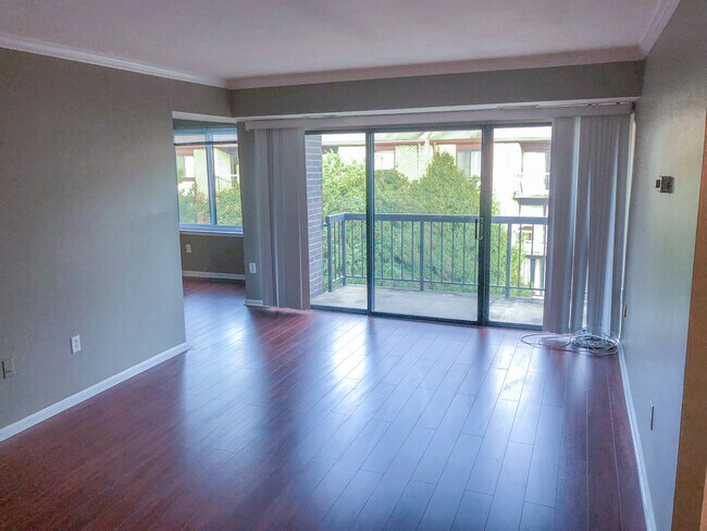Building Photo - 9704 Kingsbridge Dr