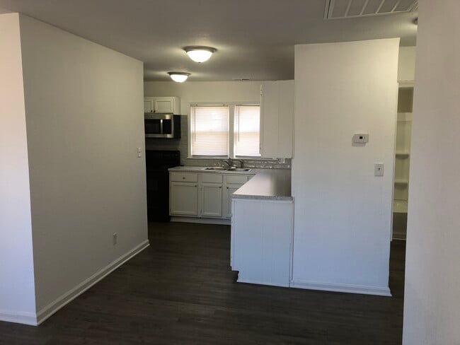 Foto del edificio - 1928 N Hood St