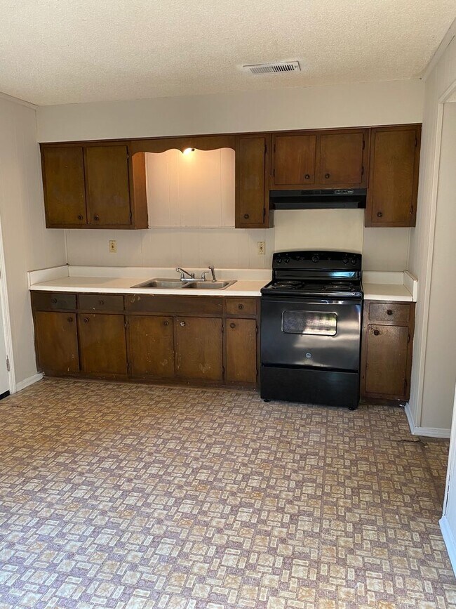 Foto del edificio - 5630 Crestwood Dr