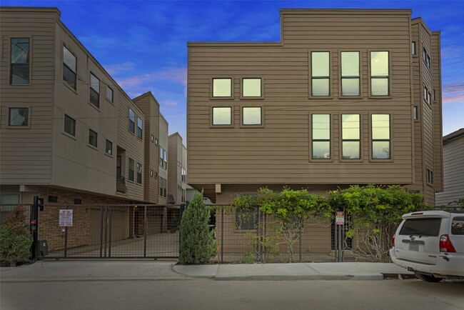 Foto del edificio - 1420 Wilson St