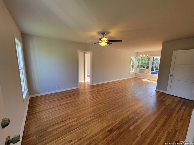 Foto del edificio - 740 Donaldson Ave