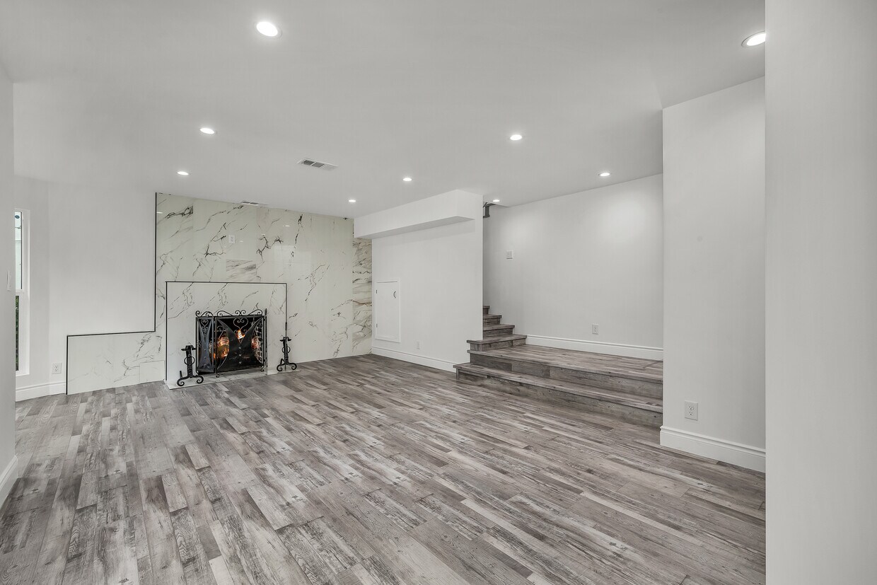 Photo - 9848 Portola Dr-