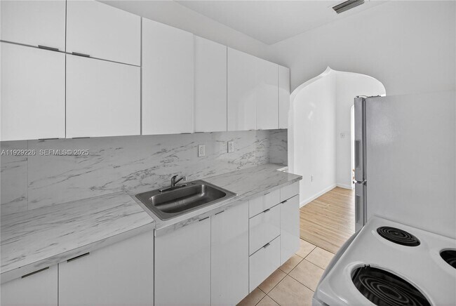 Foto del edificio - 1220 Marseille Dr