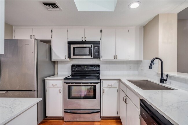 Building Photo - 1411 Norwalk-207