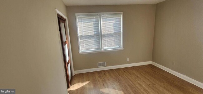 Foto del edificio - 2518 Moore Ave
