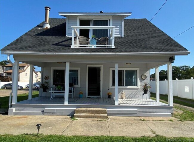Building Photo - 210D Cosey Beach Ave