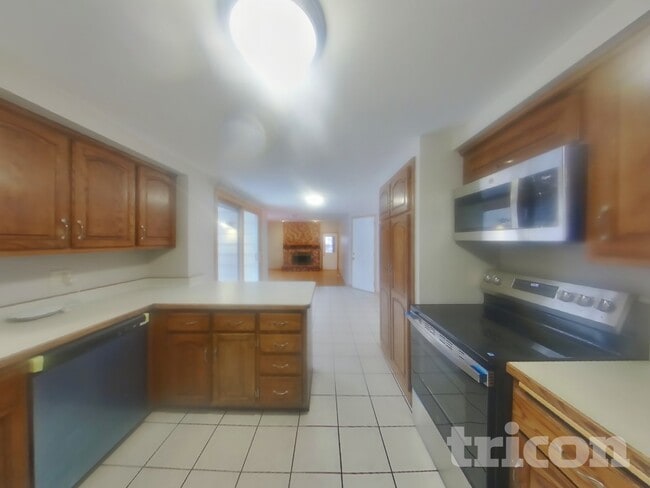 Building Photo - 4845 Orleans Ln N