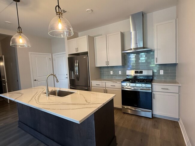Building Photo - 6633 Dale Dr