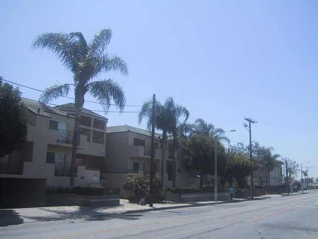 Building Photo - Emerald Terrace Apartments 2