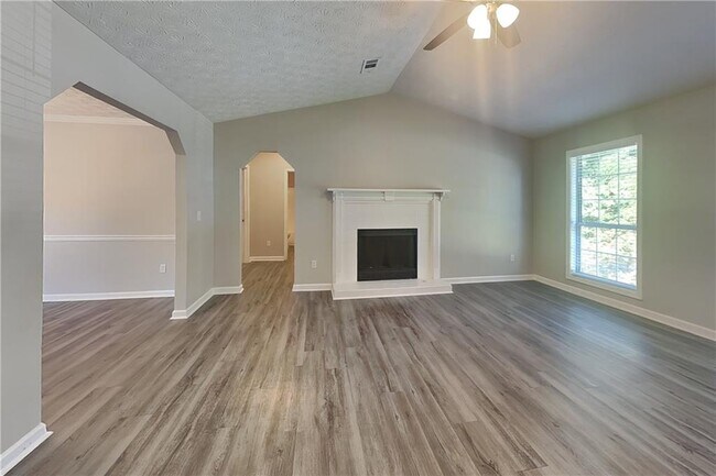 Building Photo - 1395 Chalet Cir