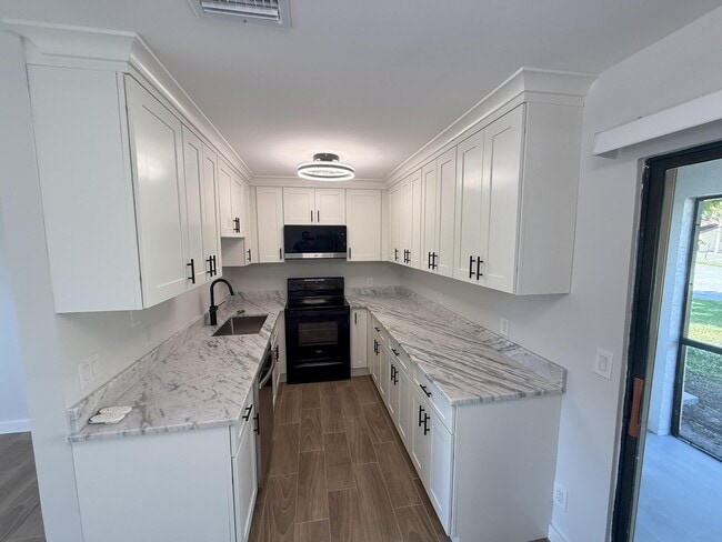 Foto del edificio - 440 Glenwood Dr