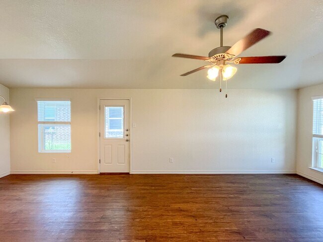 Building Photo - 1517 Justin Lp