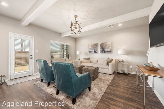 Building Photo - 4 br, 4.5 bath House - 522 Momma Bear