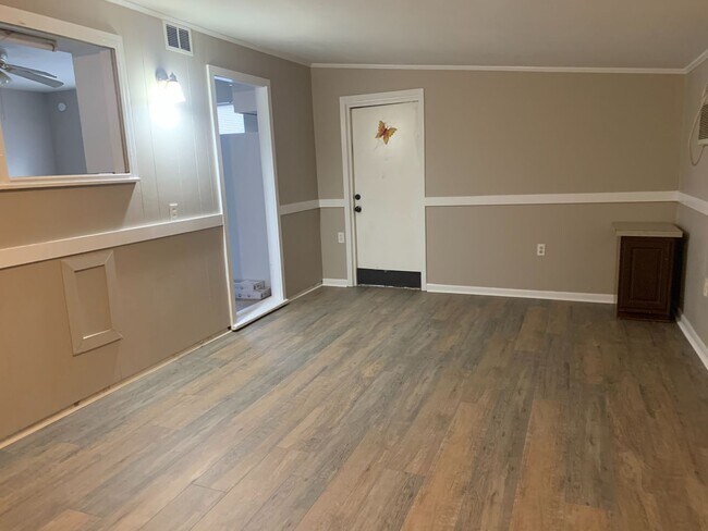 Building Photo - HOME SWEET HOME... Close to Barksdale Air Force Base
