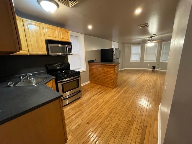 Foto del edificio - 4900 Walton Ave