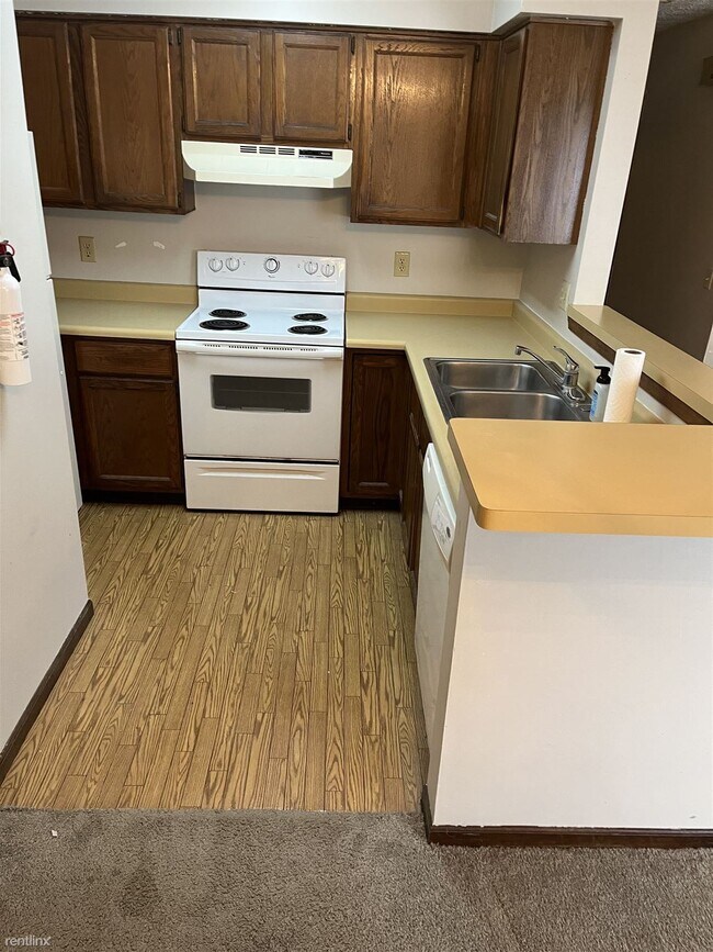 Building Photo - 3 br, 1 bath Duplex - 1114 N Chimney Hill ...
