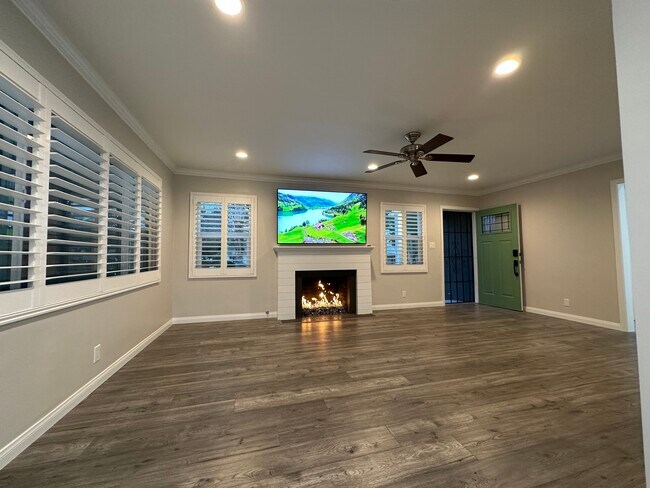 Building Photo - 459 Stanford Dr