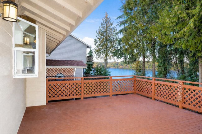 Foto del edificio - 3 bed 2 bath Home with Lake Views for Rent