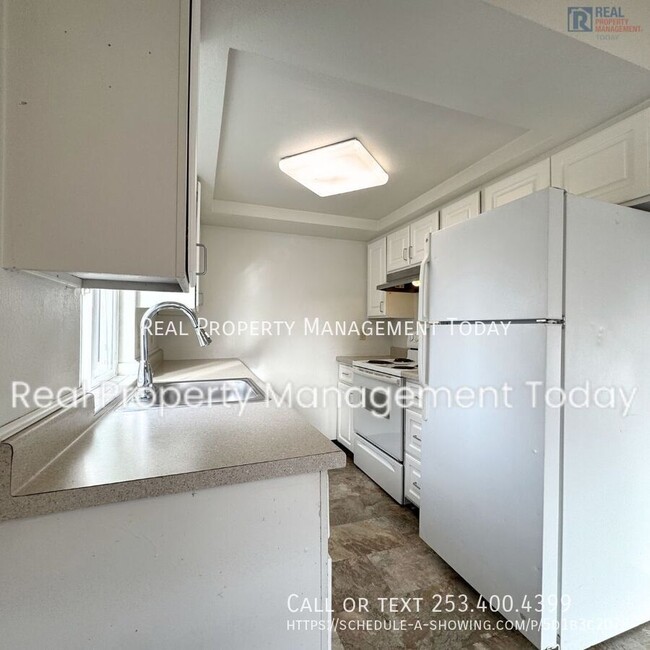 Building Photo - Delightful 2 bed and 1 bath unit in Tacoma...