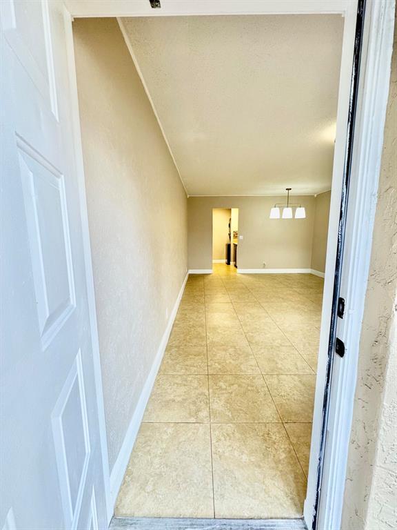 Foto del edificio - 10008 Twin Lakes Dr
