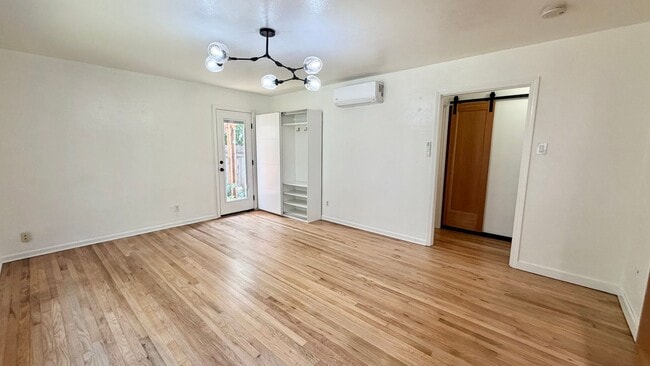 Building Photo - 9340 SE Yamhill St