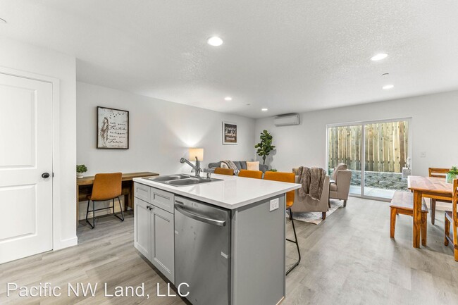 Building Photo - 3 br, 2.5 bath House - 2912 NE 137th St