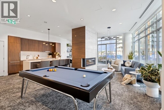 Building Photo - 7683 Park Cres