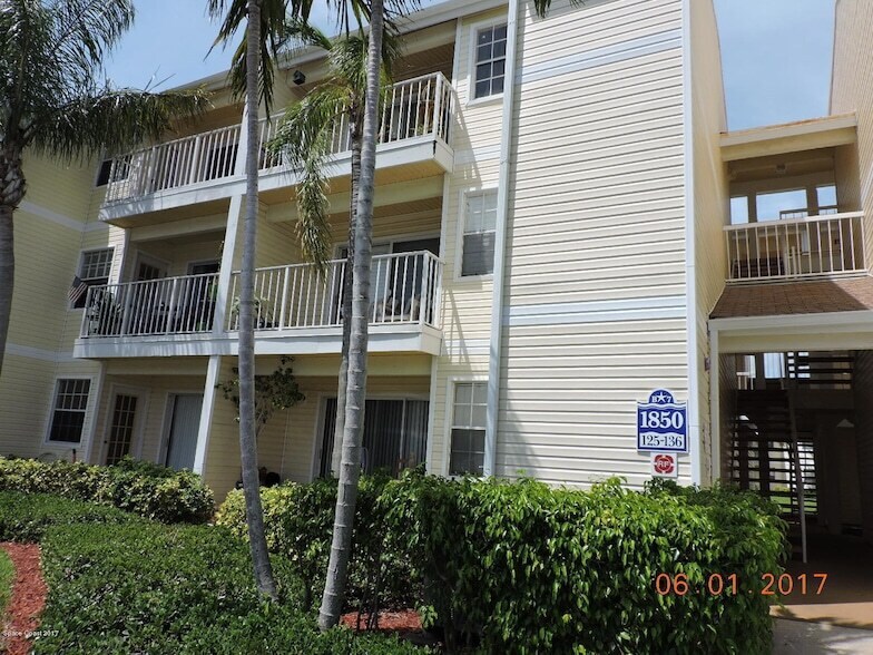 Foto principal - 1850 Charlesmont Dr