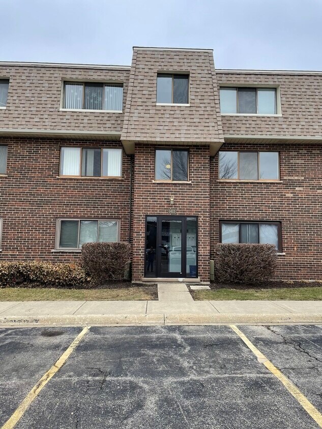 1412 Carol Ct Unit 3A, Palatine, IL 60074 Condo for Rent in Palatine