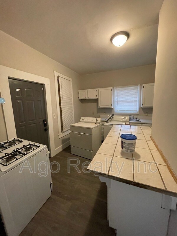 Foto del edificio - 2923 N Girard Ave
