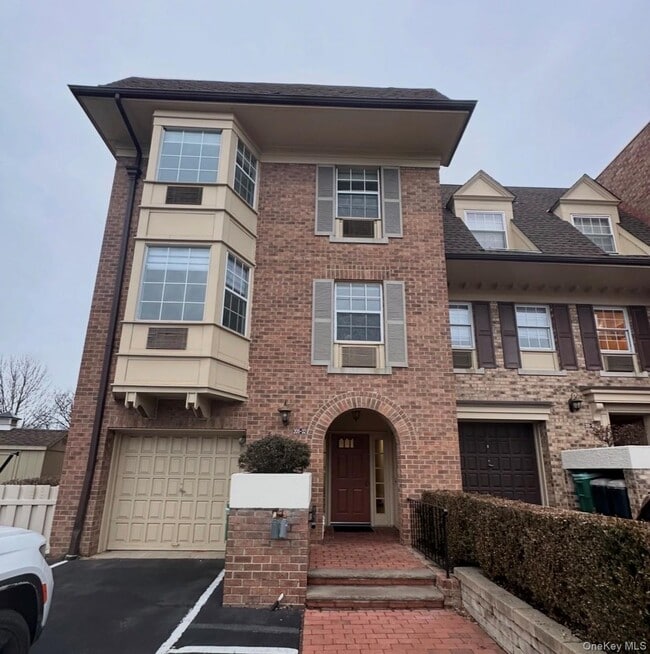 Building Photo - 205-32 Brian Crescent