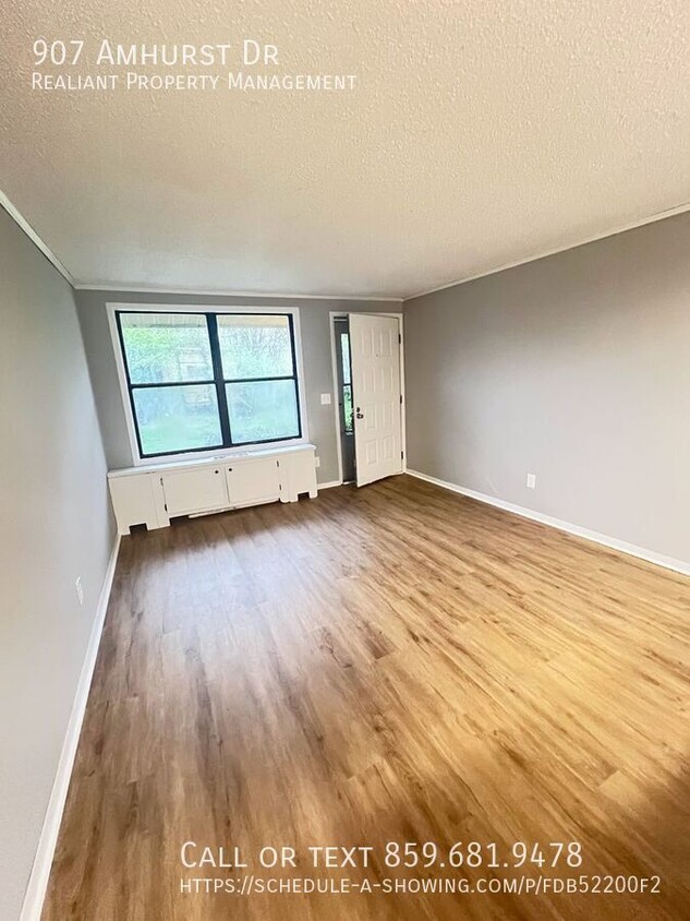 Foto principal - 907 Amhurst Dr