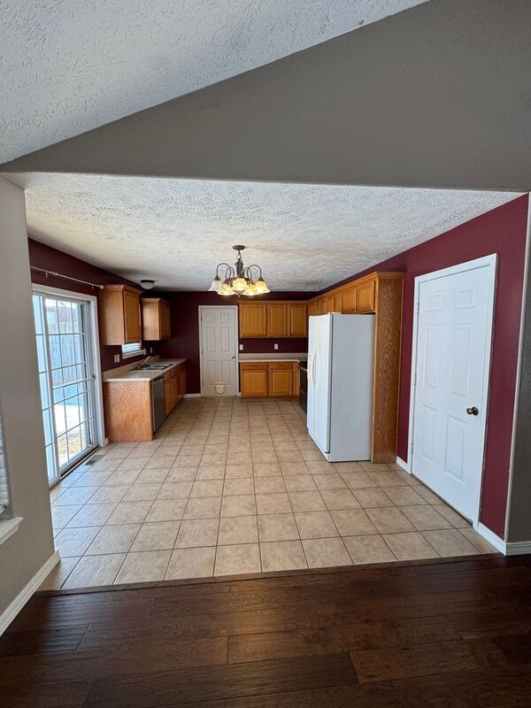 Foto del edificio - 126 N Cedarwood Ave